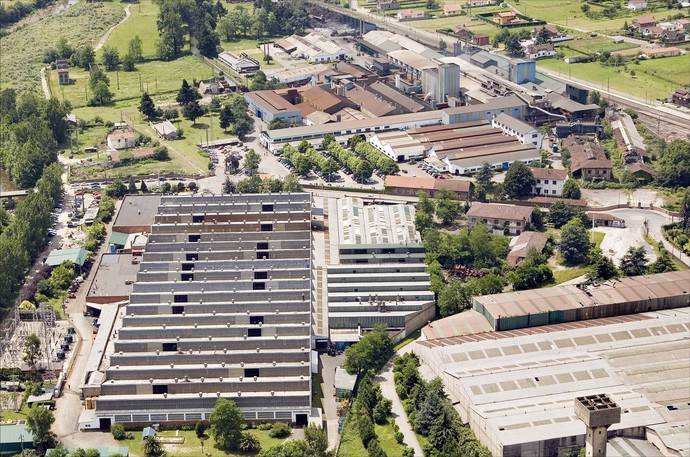 Vista aérea de la fábrica de Niisan en Cantabria.