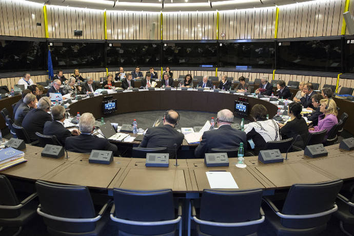 La Comisión emprende acciones contra aplicación del salario mínimo francés y alemán para el Sector