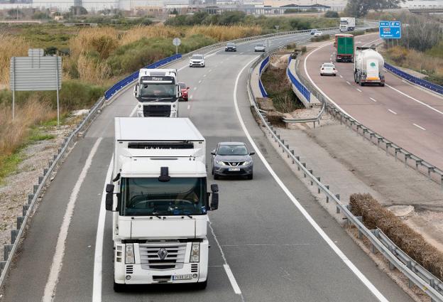 Adiós a la huelga de transporte de mercancías: acuerdo entre CETM y los sindicatos