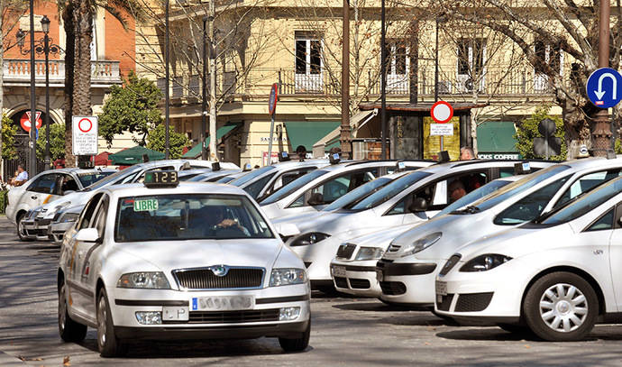 Andalucía plantea zonas donde los VTC no podrán captar viajeros ni estacionar