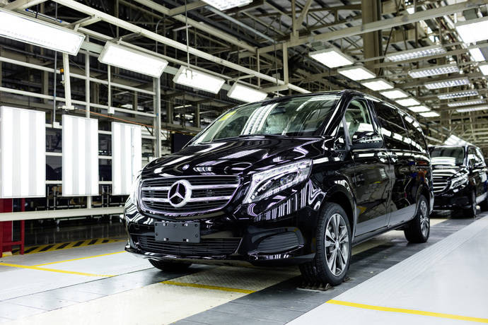 Una de las furgonetas de Mercedes hechas en China para el mercado chino.