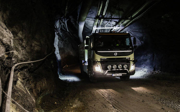 Camiones Volvo FMX sin conductor son probados dentro de la mina de Boliden, en Kristineberg (Suecia). 