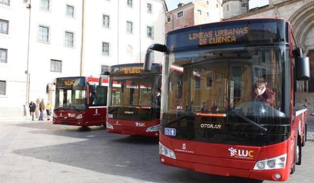 Varios autobuses urbanos de la ciudad de Cuenca.