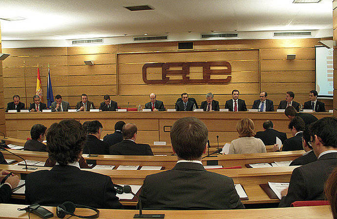 Una reunión en la sede de la CEOE.