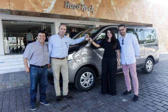 El Fiat Talento se pone al servicio del Hard Rock Café de la isla balear de Ibiza