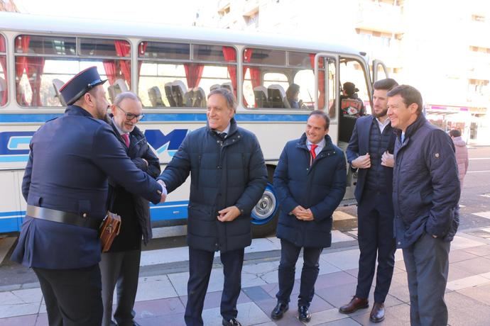 El autobús urbano de Salamanca celebra sus 100 años con un récord histórico