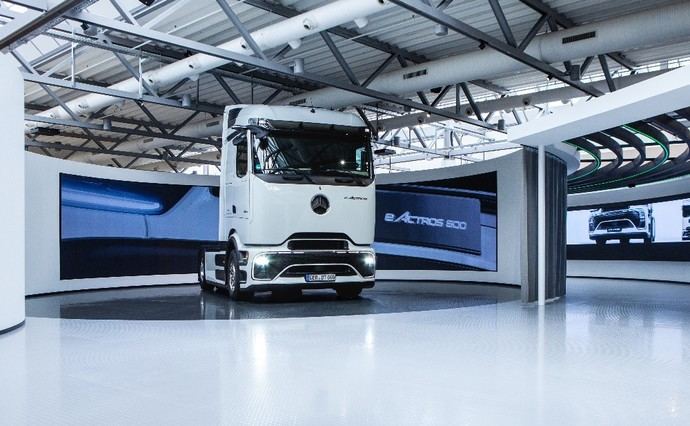 Mercedes exhibe su nuevo camión en el eActros 600 Experience World