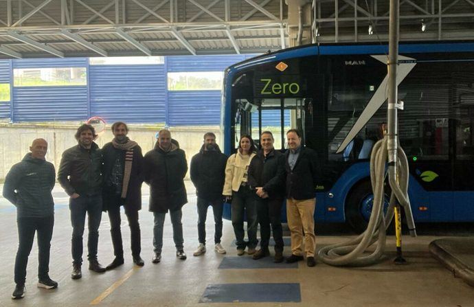 Dbus recibe la visita de una delegación de Vectalia y Ekialdebus en sus instalaciones