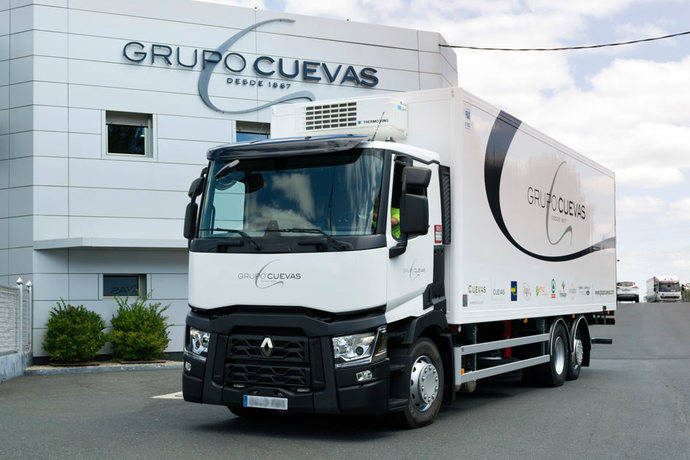 Grupo Cuevas celebra sus 150 años con Renault Trucks