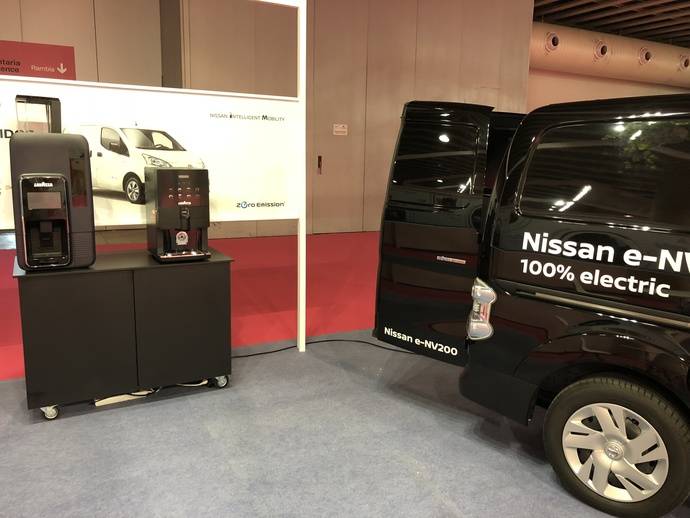 Las cafeteras Lavazza hicieron café conectadas a la Nissan e-NV200 Hub Energy.