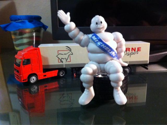 Muñeco representativo de la marca Michelin.
