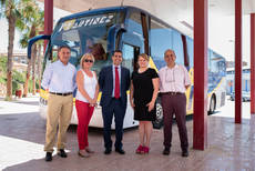 El director general de Transportes visita uno de los servicios de autobús financiados por la Comunidad Autónoma en Mazarrón.