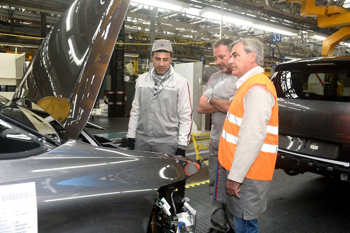 Carlos Sainz visita la planta de PSA en Vigo