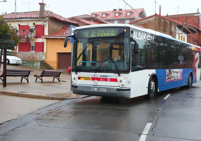 Un autobús de transporte interubano de la ciudad de León.