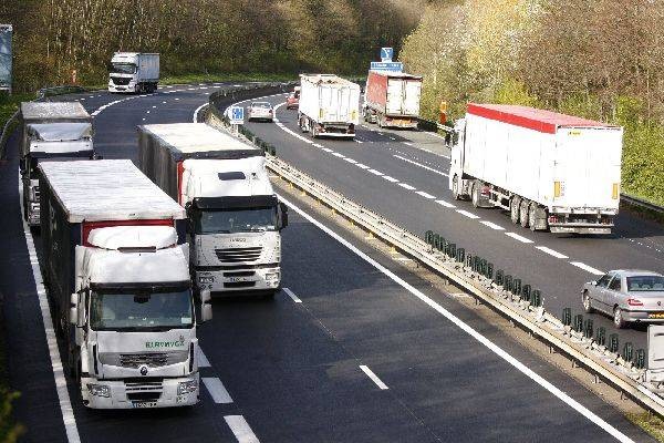 Nuevos equipos de ITV móviles permiten hacer revisiones de camiones, furgonetas y autobuses en carretera.