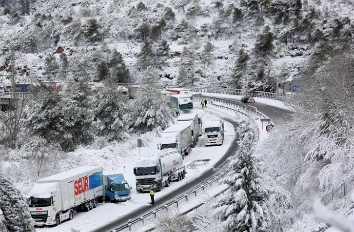Las asociaciones del sector del Transporte están indignadas ante el corte de carreteras en Cataluña