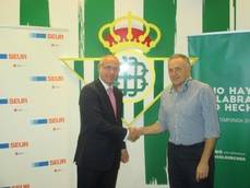 Firma del acuerdo entre Seur y el Real Betis Balompié