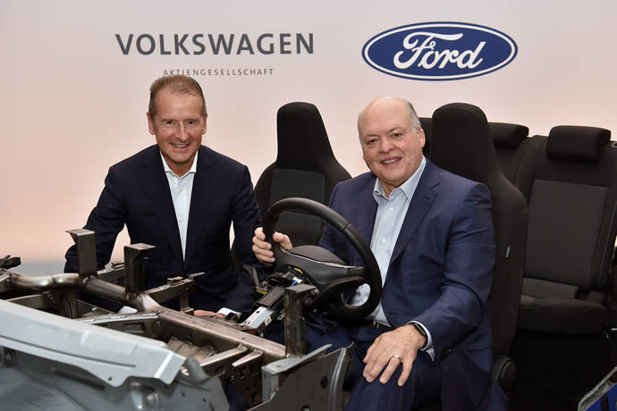 El Director Ejecutivo de Volkswagen, Herbert Diess y el Presidente y Director Ejecutivo de Ford, Jim Hackett.