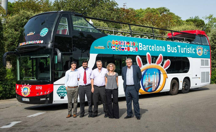 La flota del Barcelona Bus Turístic (BBT) ha incorporado los dos primeros vehículos de 14 metros de longitud y dos pisos.