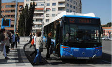 Autobús EMT en la Glorieta de Príncipe Pío (Madrid).