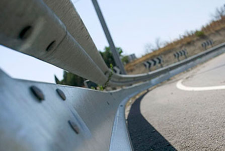 El 30% de las barreras de seguridad de las carreteras españolas presentan defectos