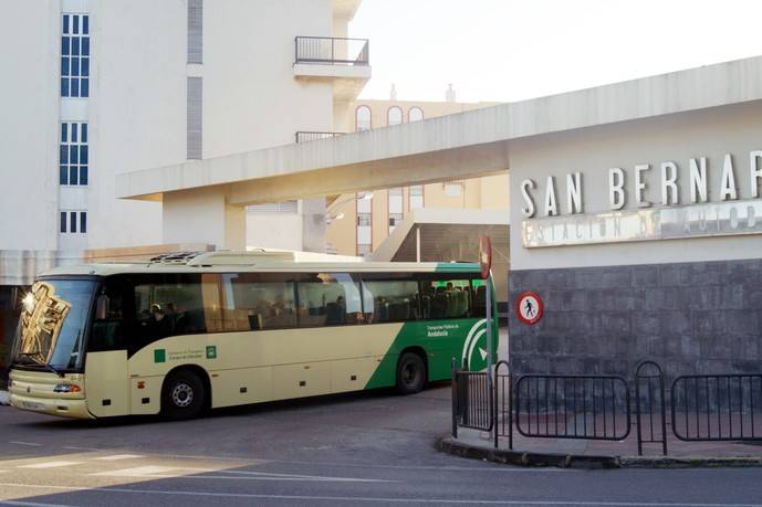 Un autobús del Consorcio de Transporte Metropolitano del Área del Campo de Gibraltar.