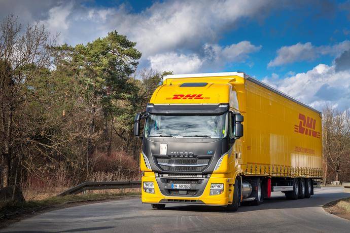 DHL Freight utiliza el primer camión de GNL con mega tráiler en Alemania