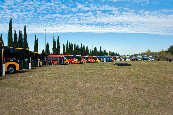 Presentación el día 28 de noviembre en Cerdanyola con 34 de los 77 autobuses adquiridos.