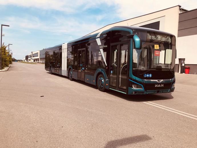 Dbus incorpora un nuevo autobús eléctrico MAN, de 18 metros en pruebas