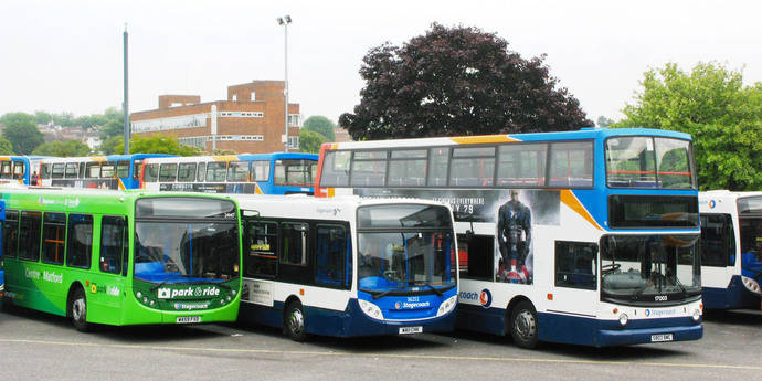 Autobuses de Stagecoach en la estación de Exeter.