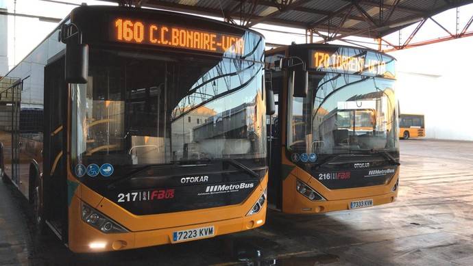 Los dos nuevos autobuses de Fernanbús.