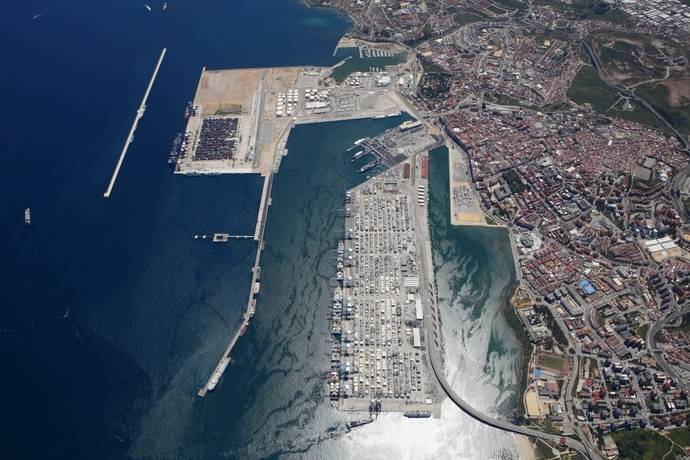 El Puerto de Algeciras fija los 100 millones de toneladas de mercancías como meta para 2016