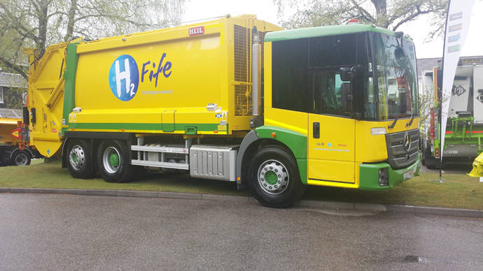 Uno de los vehículos Dual Fuel de recogida de residuos que ya circulan por las calles de Fife (Escocia).
