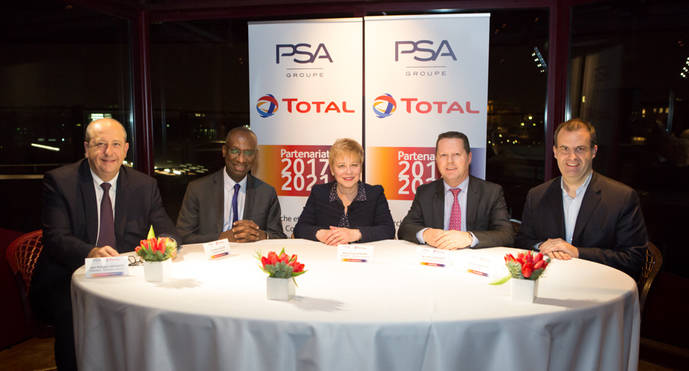 Firma del acuerdo entre el Grupo PSA y Total.