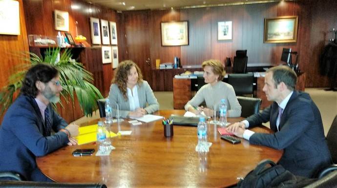 Foto de la reunión de Aeutransmer con la Presidenta de Puertos del Estado.