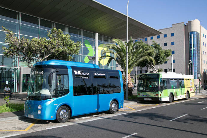 Titsa prueba un minibús 100% eléctrico para líneas urbanas