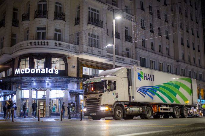 Uno de los camiones encargados de la cadena de suministro de McDonald's España.