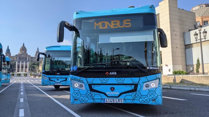 Monbus incorpora 27 buses híbridos de Scania para el servicio del Aerobús