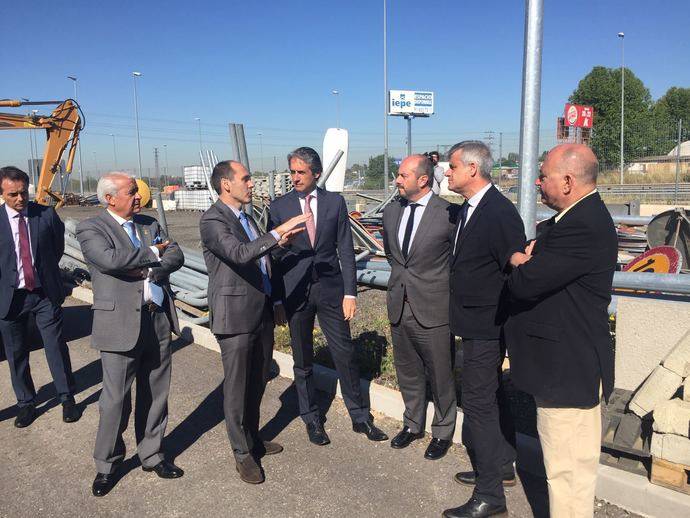 Íñigo de la Serna presenta las obras de ampliación de carriles de la autovía A-5 en Móstoles
