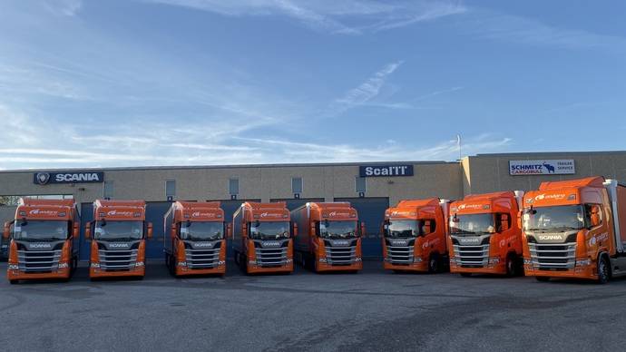 La empresa Ondara Logística amplía su flota con 8 tractoras Scania