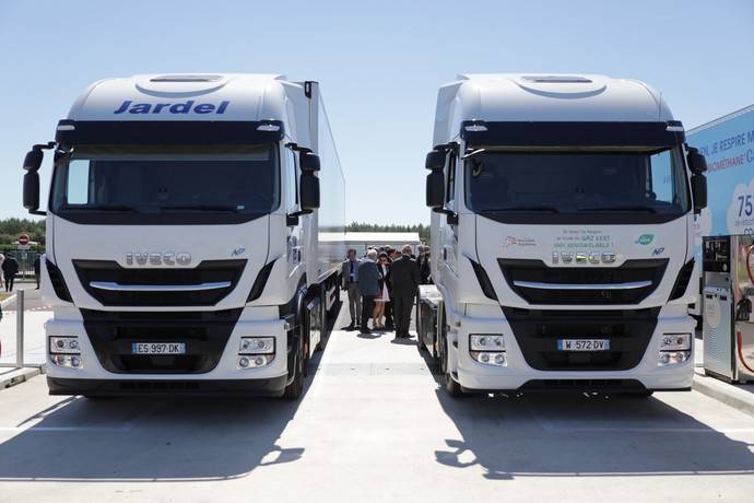 Camiones de Iveco en la inauguración.