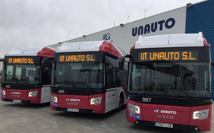 Unauto presenta tres nuevos autobuses urbanos de gas natural