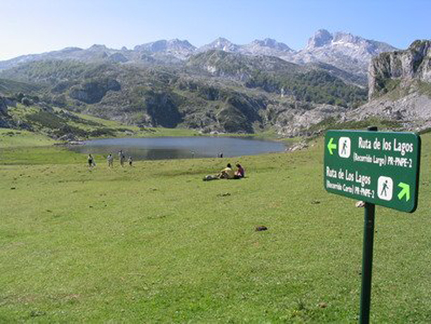 El plan especial de transporte a los lagos de Covadonga, operativo en Semana Santa