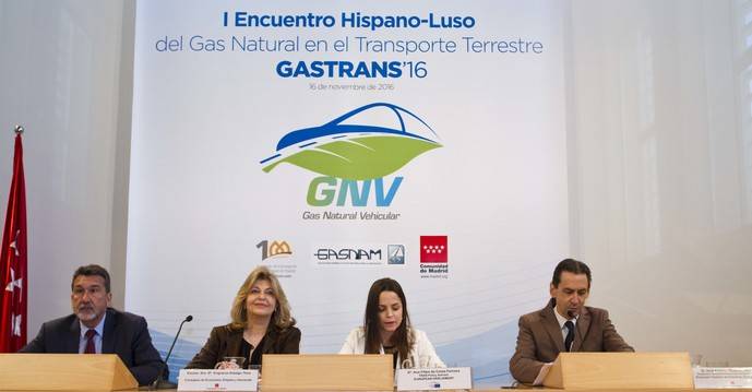 Hidalgo ha destacado las ventajas del gas natural como combustible del transporte terrestre.