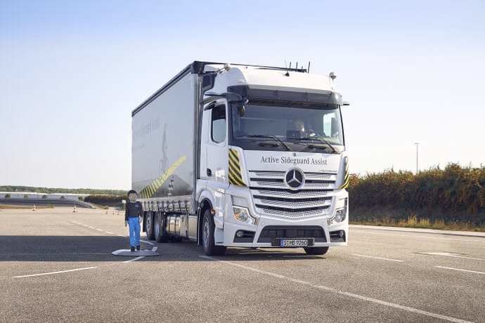 Primicias de Mercedes-Benz Trucks para más seguridad