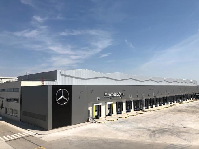 Mercedes-Benz amplia su centro logístico en Azuqueca de Henares