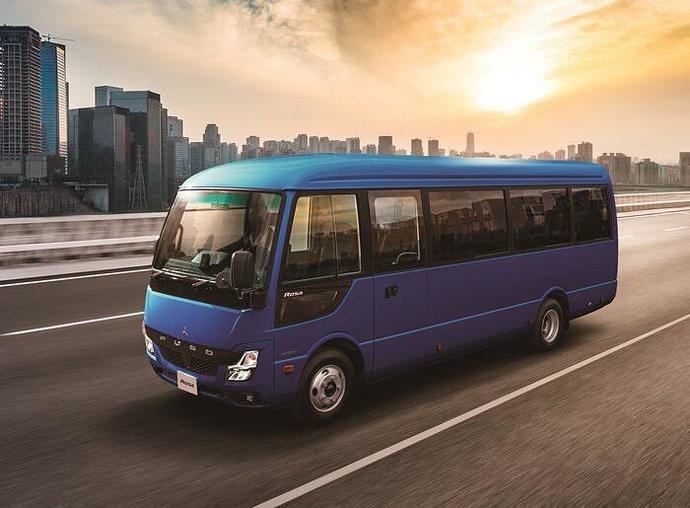 Mitsubishi Fuso lanza el nuevo autobús Rosa liviano actualizado