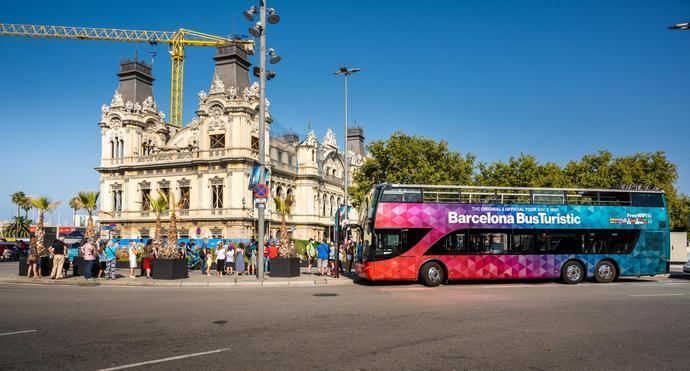 Barcelona multiplica por cuatro el precio por aparcar a los autocares