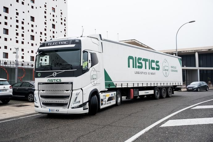 Nistics incorpora a su flota 14 camiones Volvo FH Electric sin emisiones