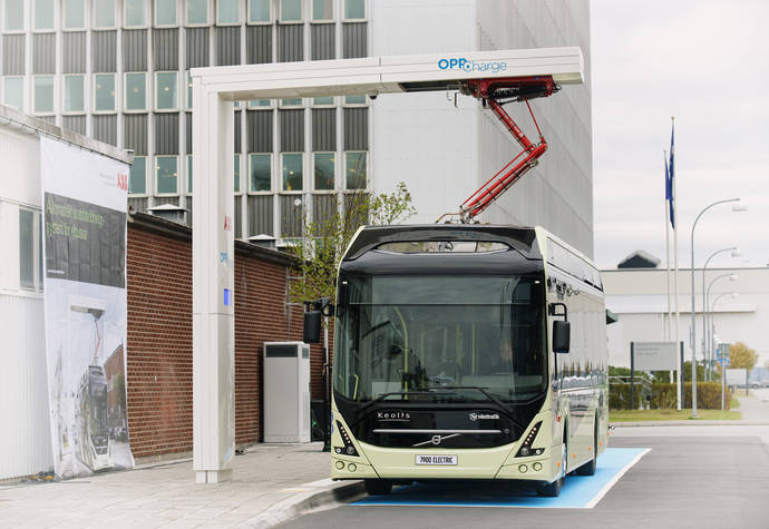 Estación de carga para los autobuses eléctricos basada en la interfaz abierta OppCharge. 